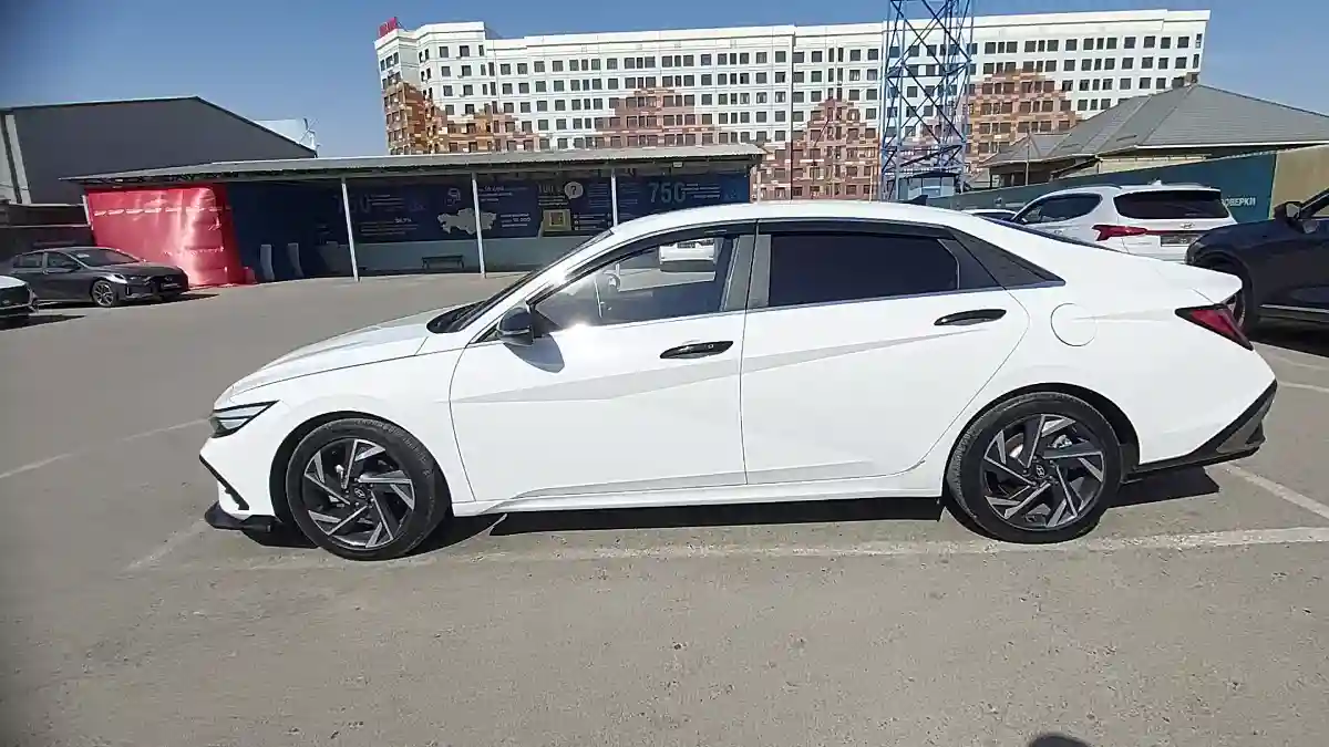 Hyundai Elantra 2024 года за 9 500 000 тг. в Шымкент