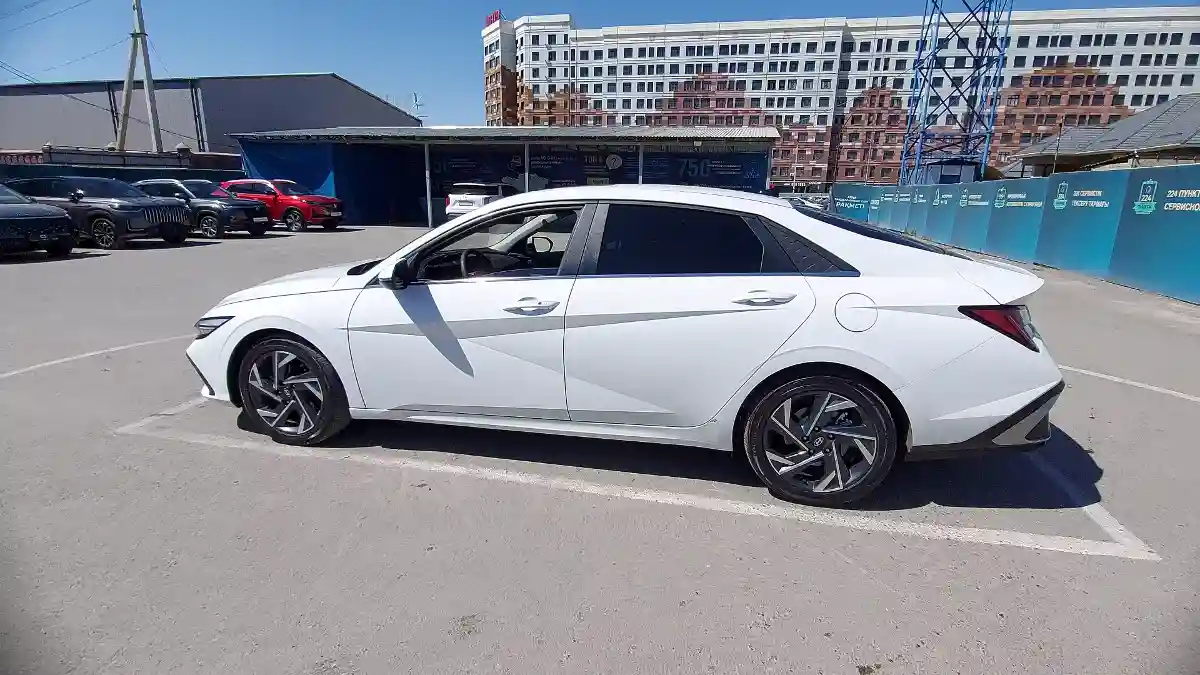 Hyundai Elantra 2024 года за 9 800 000 тг. в Шымкент
