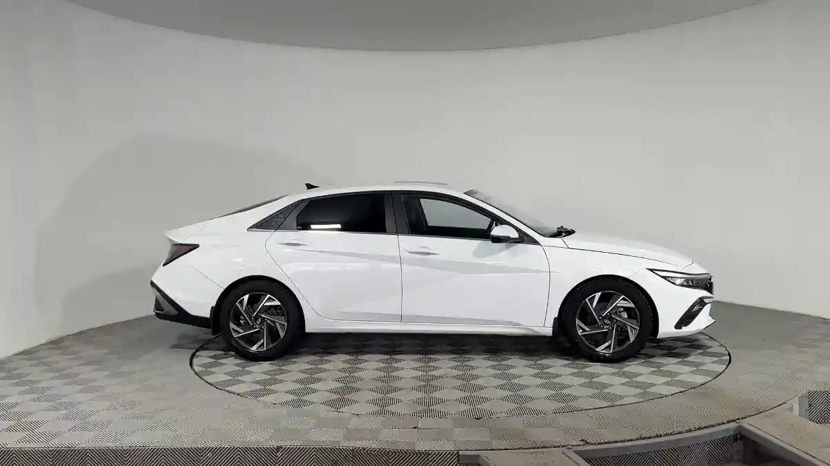 Hyundai Elantra 2023 года за 8 590 000 тг. в Караганда