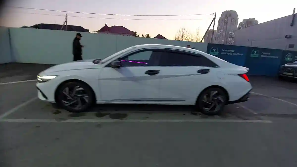 Hyundai Elantra 2024 года за 9 400 000 тг. в Шымкент