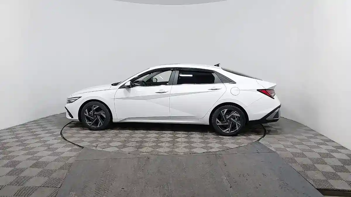 Hyundai Elantra 2024 года за 9 500 000 тг. в Астана