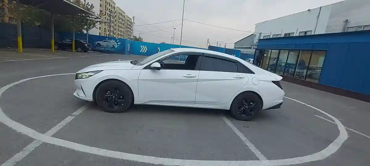 Hyundai Elantra 2023 года за 8 300 000 тг. в Алматы