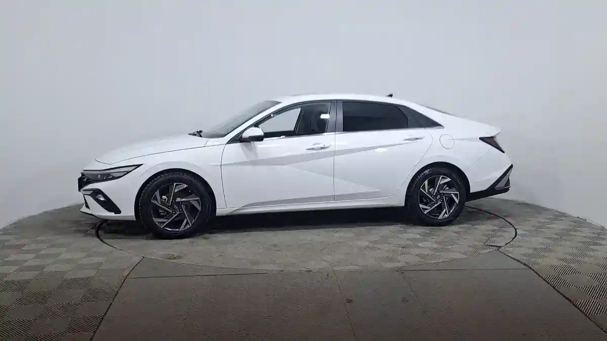 Hyundai Elantra 2023 года за 9 000 000 тг. в Астана