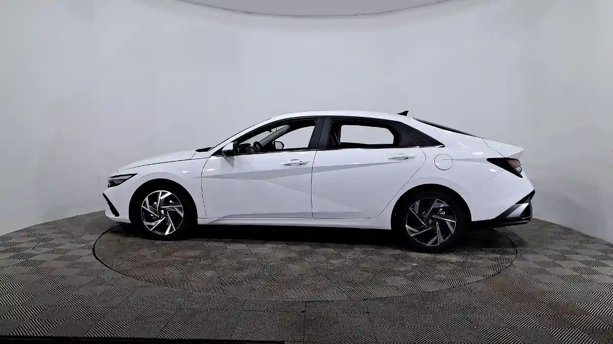 Hyundai Elantra 2024 года за 7 990 000 тг. в Астана