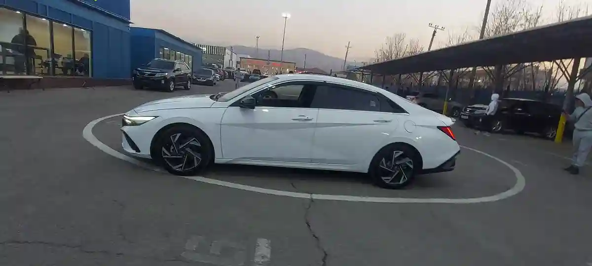 Hyundai Elantra 2023 года за 9 000 000 тг. в Алматы