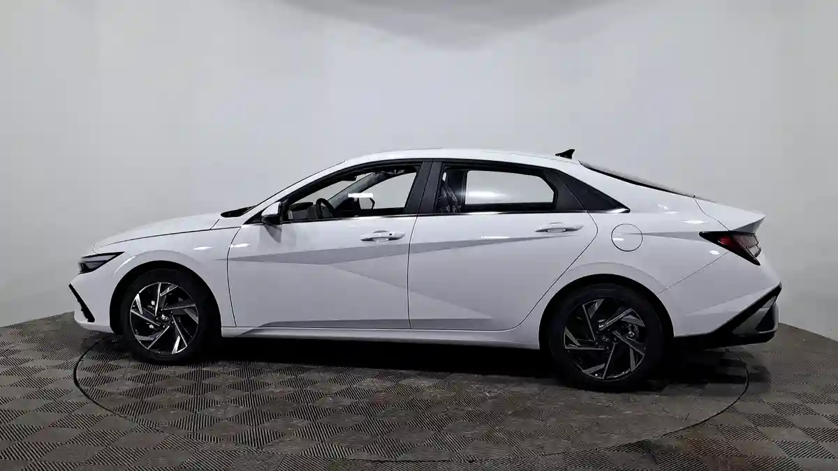 Hyundai Elantra 2024 года за 9 850 000 тг. в Астана