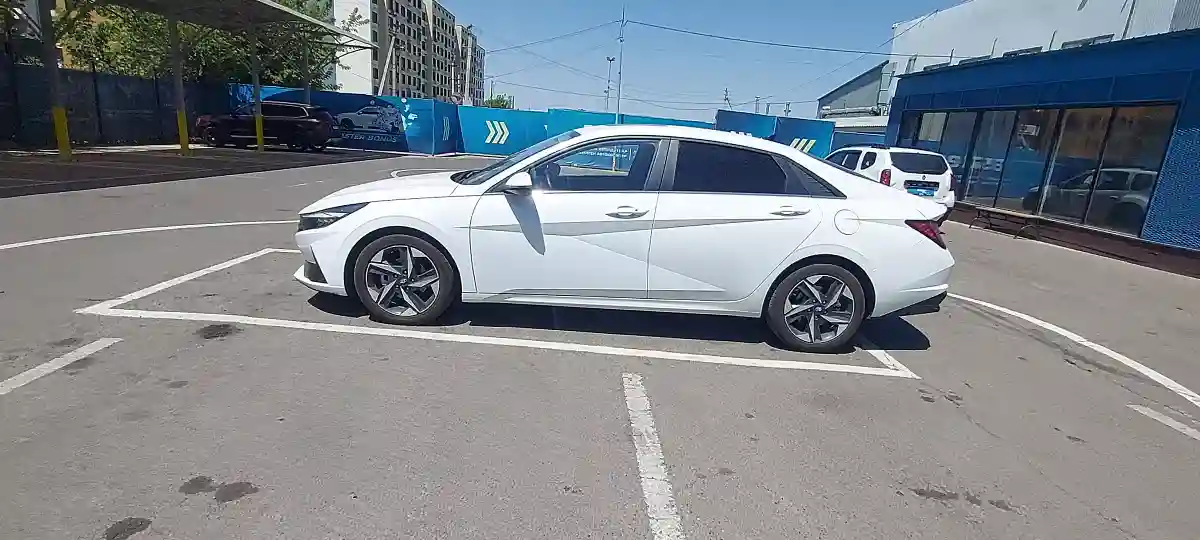 Hyundai Elantra 2023 года за 8 300 000 тг. в Алматы
