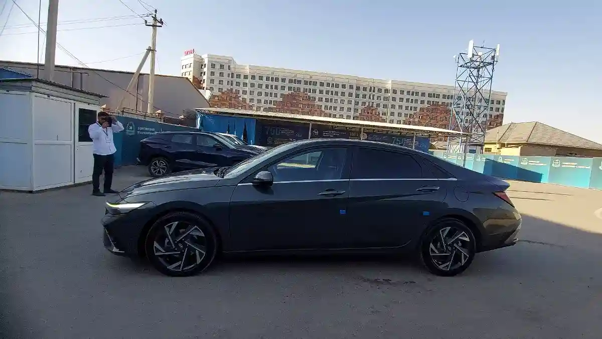 Hyundai Elantra 2023 года за 9 700 000 тг. в Шымкент
