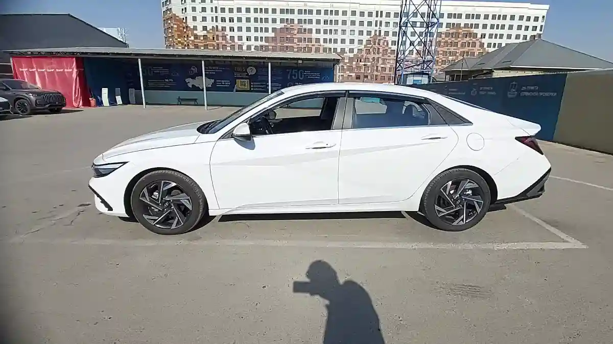 Hyundai Elantra 2024 года за 9 800 000 тг. в Шымкент