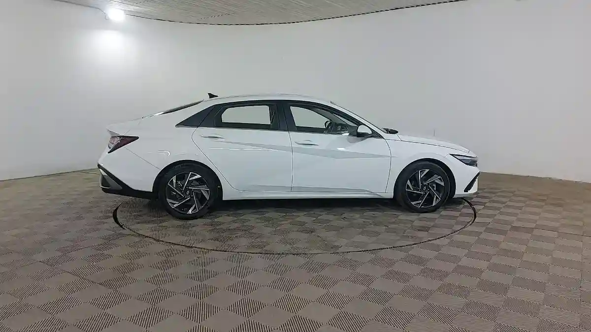 Hyundai Elantra 2023 года за 9 390 000 тг. в Шымкент