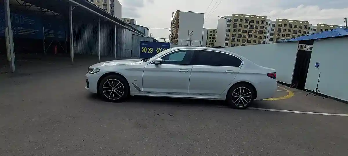 BMW 5 серии 2022 года за 25 000 000 тг. в Алматы