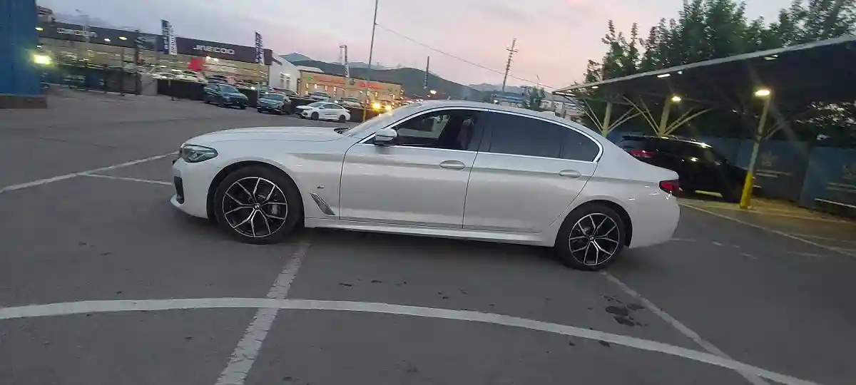 BMW 5 серии 2023 года за 28 500 000 тг. в Алматы