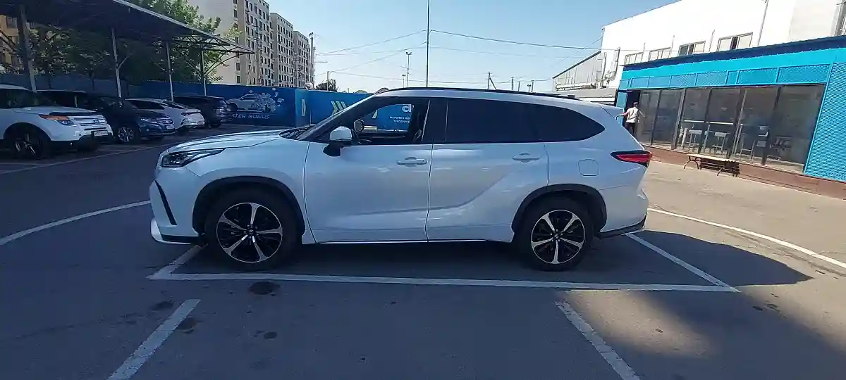 Toyota Highlander 2018 года за 22 000 000 тг. в Алматы