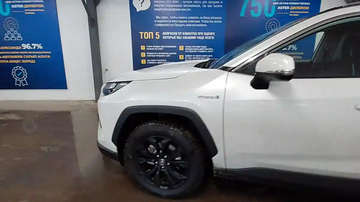 Toyota RAV4 2024 года за 22 000 000 тг. в Астана
