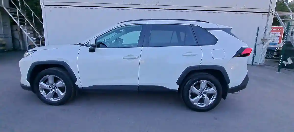 Toyota RAV4 2020 года за 13 990 000 тг. в Алматы