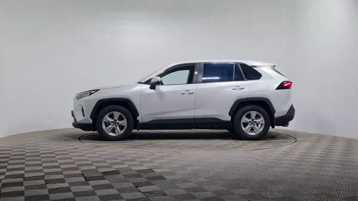 Toyota RAV4 2022 года за 15 550 000 тг. в Алматы