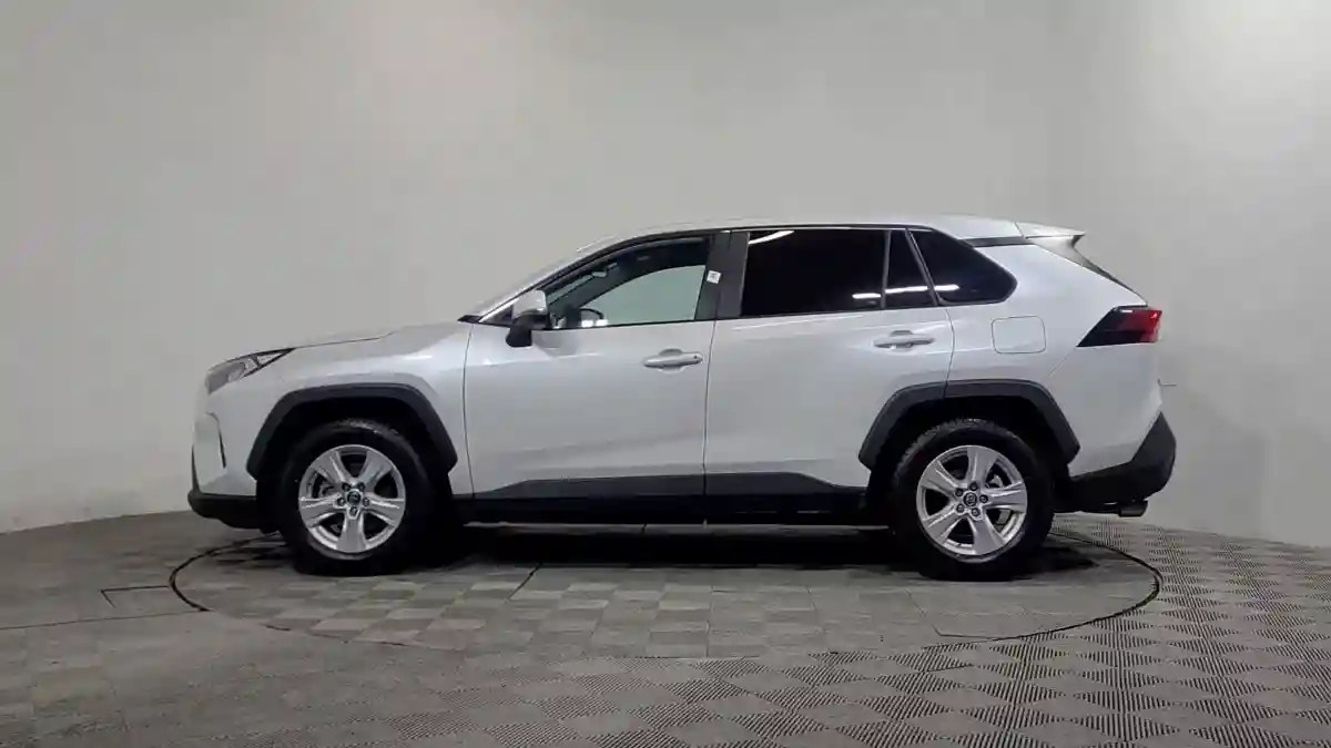 Toyota RAV4 2022 года за 13 250 000 тг. в Алматы