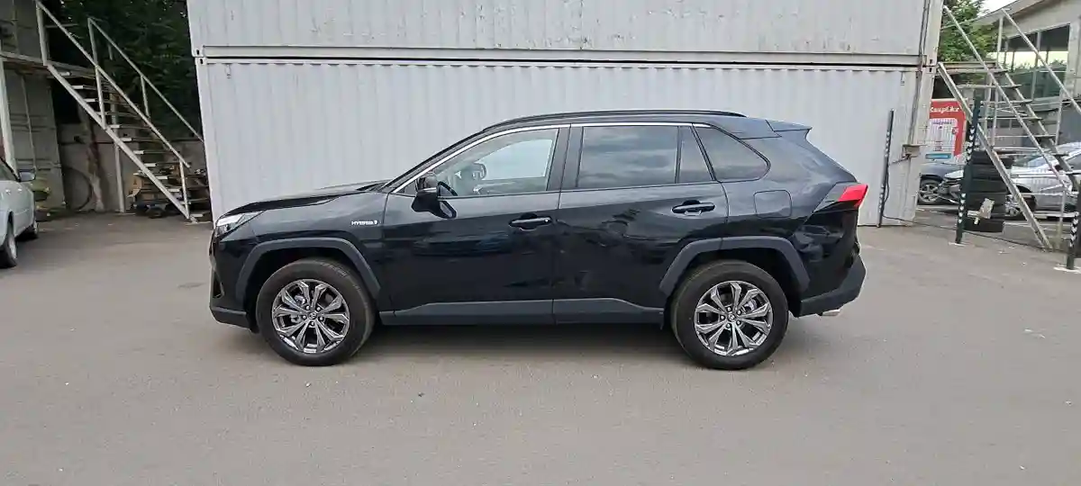 Toyota RAV4 2024 года за 18 500 000 тг. в Алматы