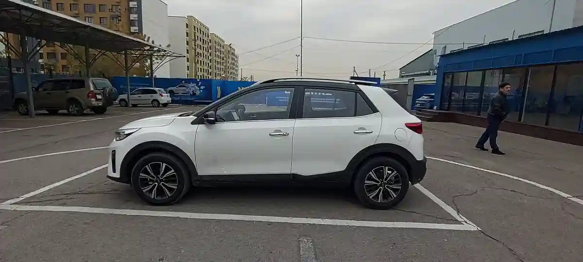 Kia Stonic 2023 года за 8 900 000 тг. в Алматы