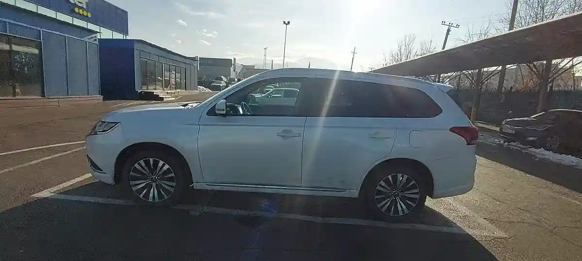 Mitsubishi Outlander 2022 года за 10 000 000 тг. в Алматы