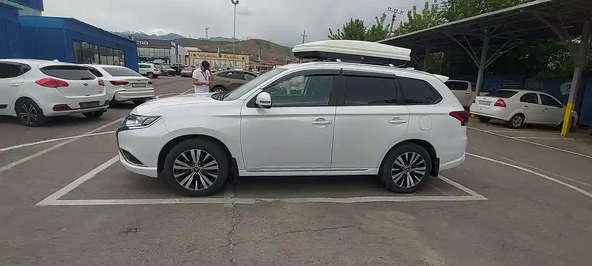 Mitsubishi Outlander 2022 года за 11 000 000 тг. в Алматы