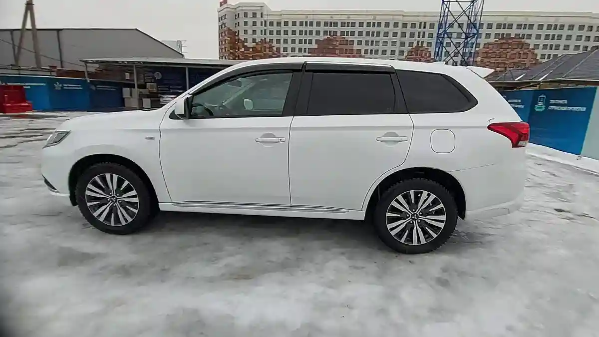 Mitsubishi Outlander 2022 года за 14 500 000 тг. в Шымкент