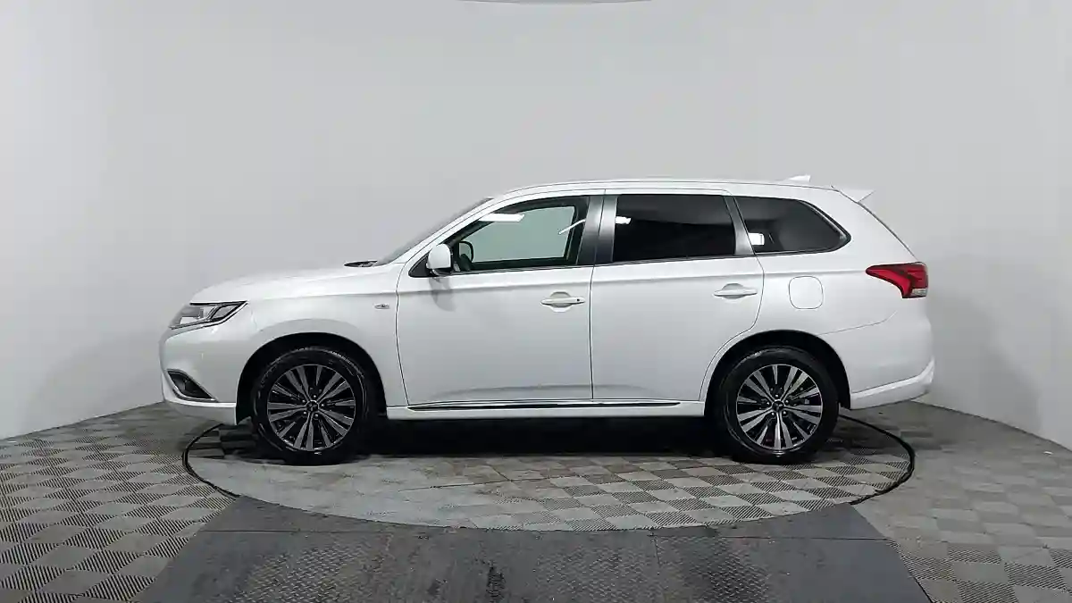 Mitsubishi Outlander 2022 года за 10 790 000 тг. в Астана