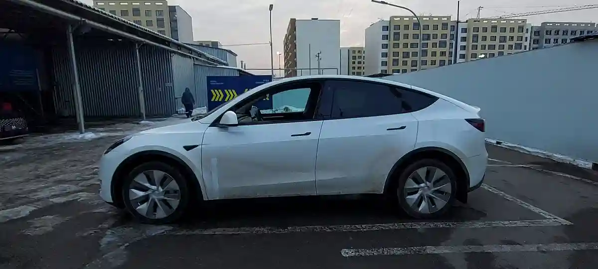 Tesla Model Y 2023 года за 13 000 000 тг. в Алматы