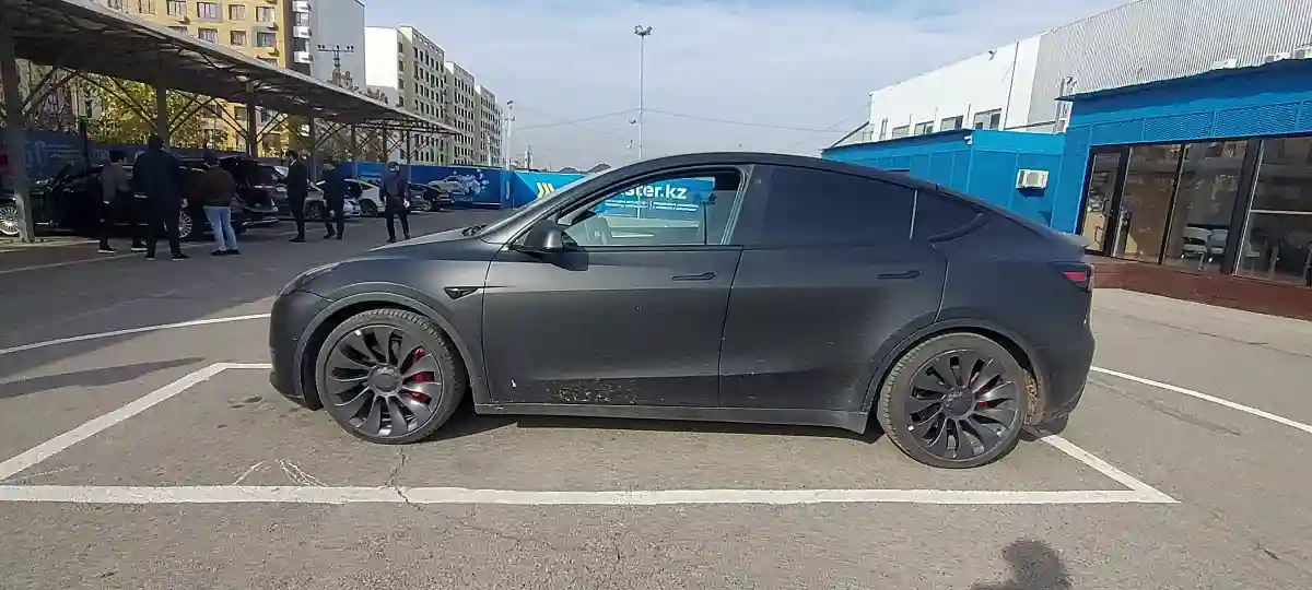 Tesla Model Y 2023 года за 18 000 000 тг. в Алматы