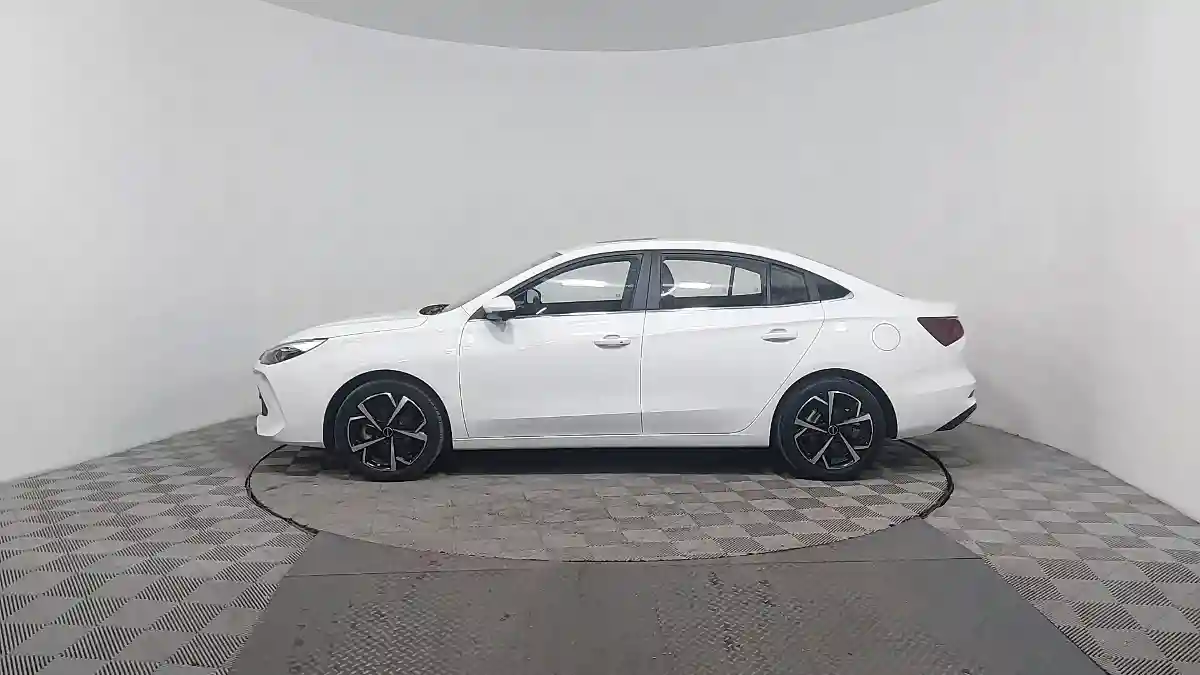 Roewe i5 2023 года за 7 200 000 тг. в Астана