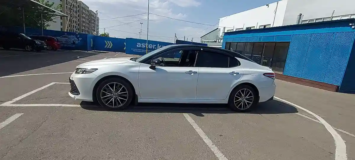 Toyota Camry 2022 года за 16 000 000 тг. в Алматы