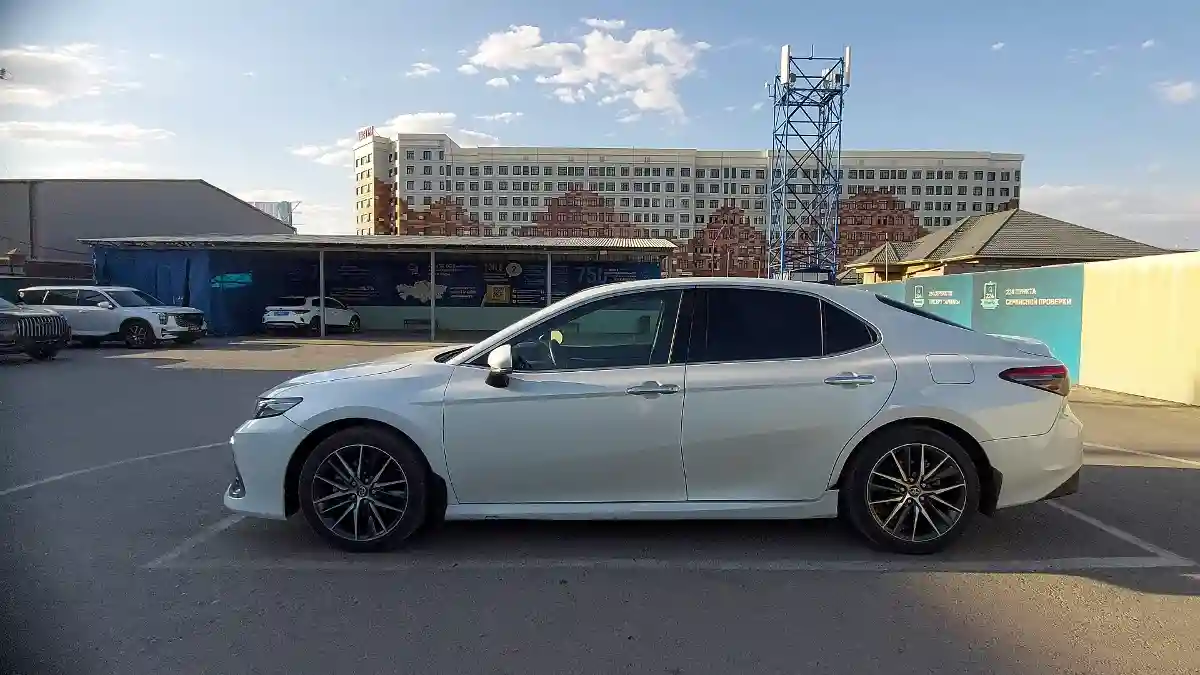 Toyota Camry 2022 года за 14 000 000 тг. в Шымкент