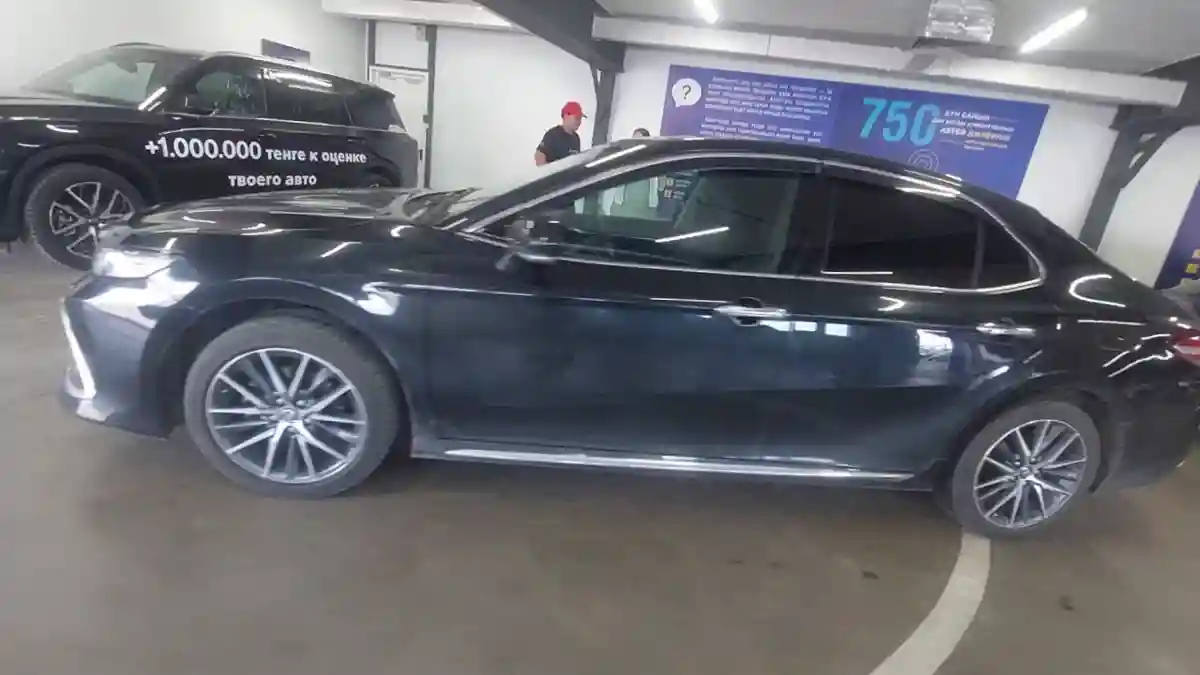 Toyota Camry 2023 года за 14 000 000 тг. в Астана