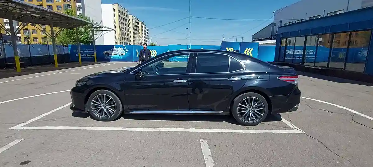 Toyota Camry 2023 года за 15 500 000 тг. в Алматы