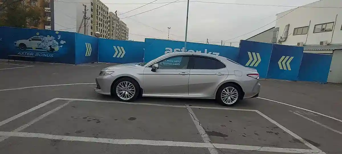 Toyota Camry 2019 года за 12 000 000 тг. в Алматы