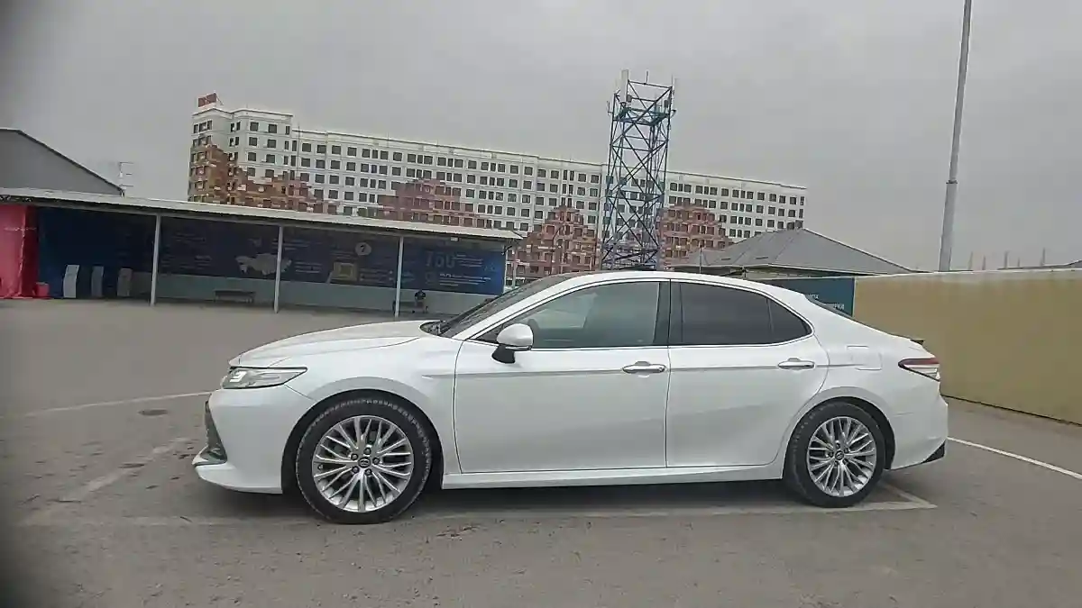 Toyota Camry 2020 года за 14 000 000 тг. в Шымкент