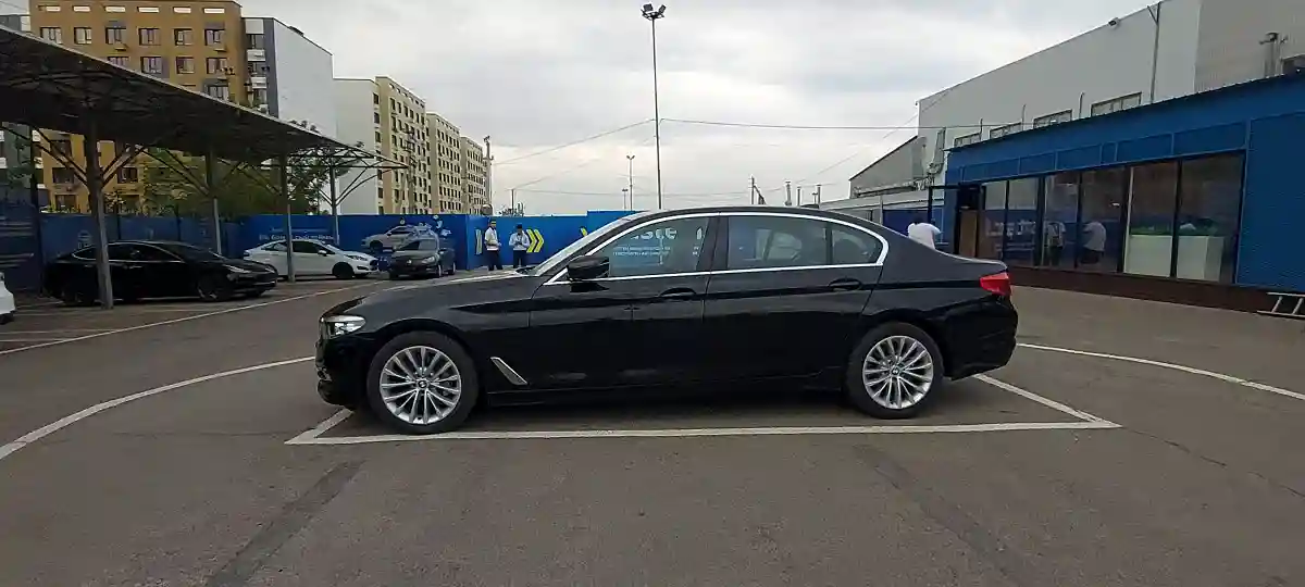 BMW 5 серии 2022 года за 25 000 000 тг. в Алматы