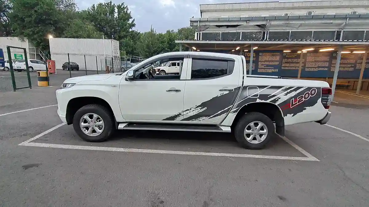 Mitsubishi L200 2021 года за 13 500 000 тг. в Алматы