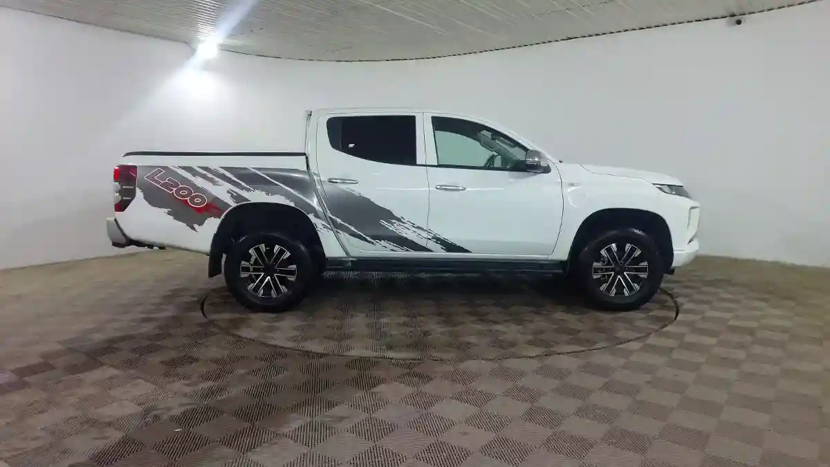 Mitsubishi L200 2023 года за 13 490 000 тг. в Шымкент