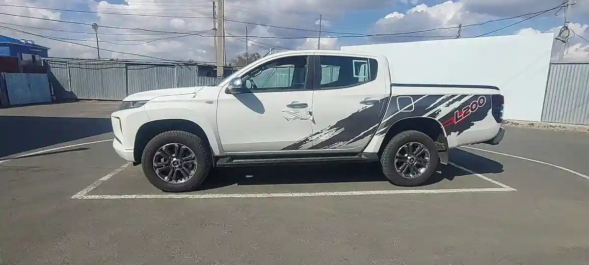Mitsubishi L200 2023 года за 16 200 000 тг. в Атырау