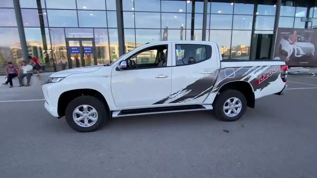Mitsubishi L200 2022 года за 16 590 000 тг. в Астана