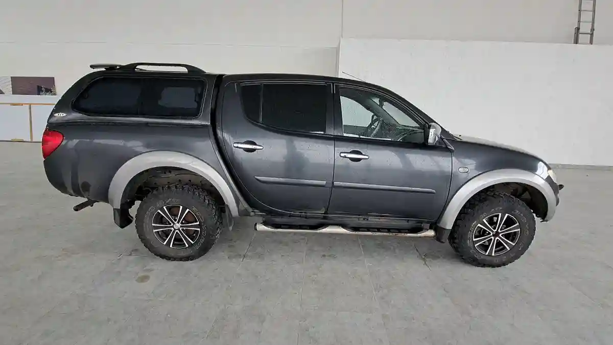 Mitsubishi L200 2012 года за 9 000 000 тг. в Петропавловск