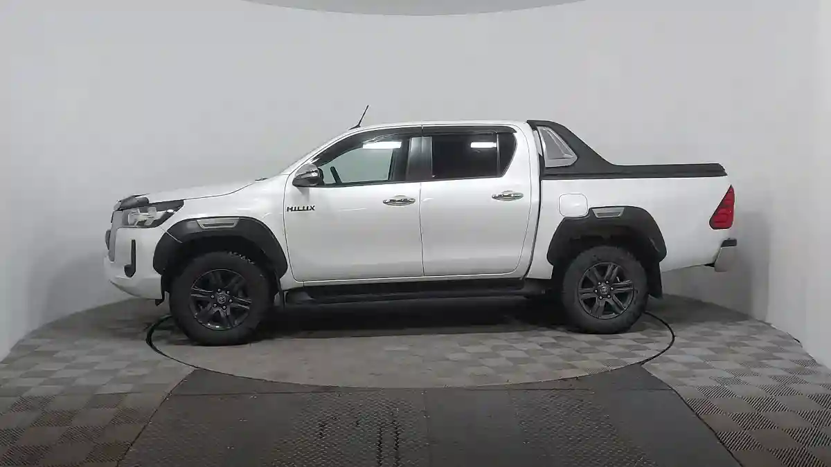 Toyota Hilux 2023 года за 24 500 000 тг. в Астана