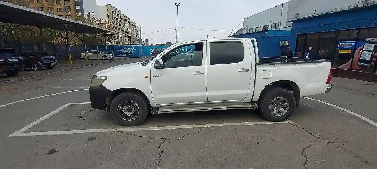 Toyota Hilux 2013 года за 7 000 000 тг. в Алматы