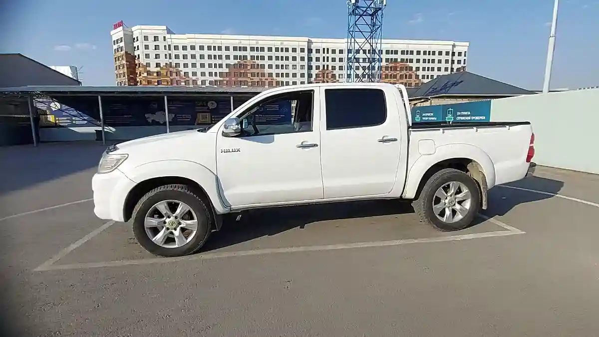 Toyota Hilux 2012 года за 8 800 000 тг. в Шымкент