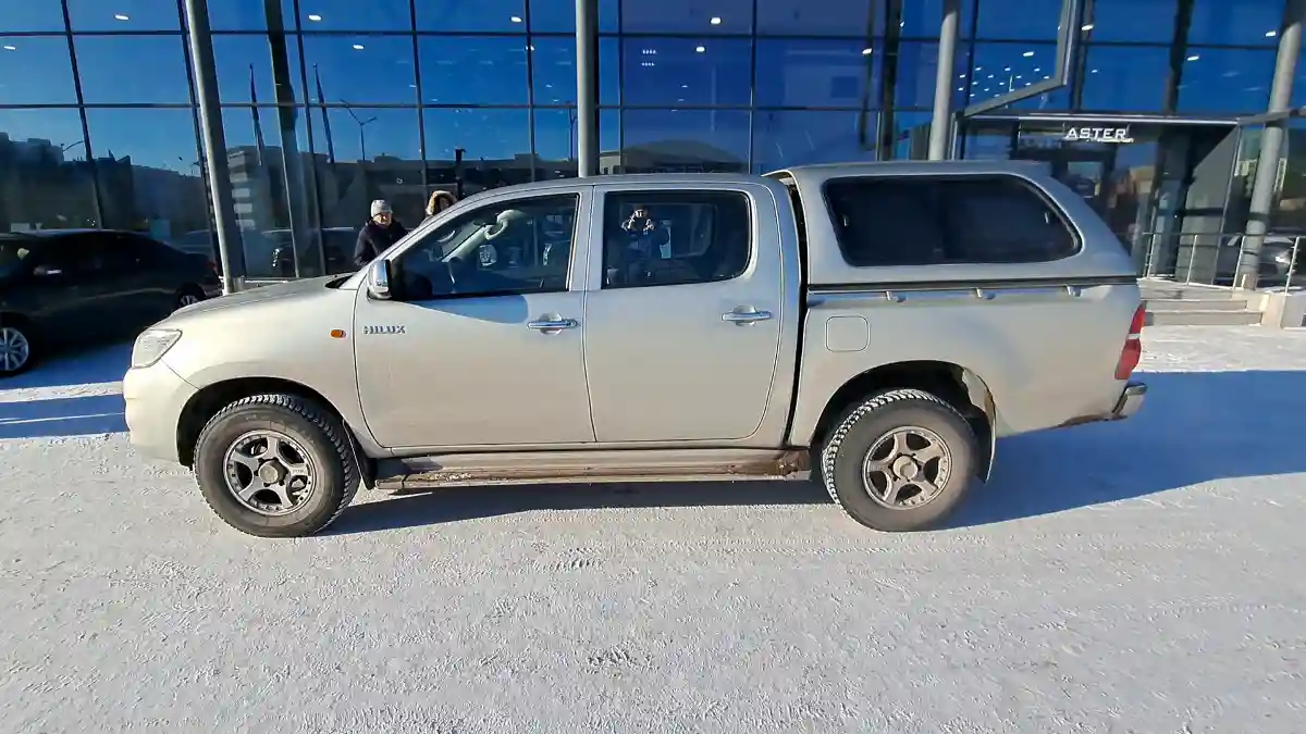 Toyota Hilux 2013 года за 9 500 000 тг. в Астана