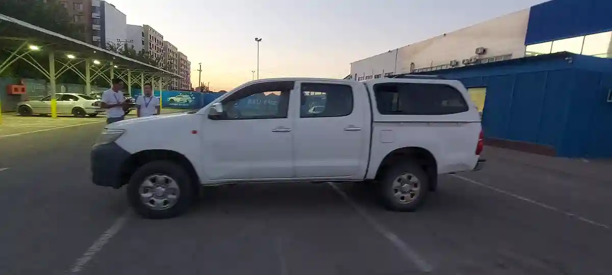Toyota Hilux 2013 года за 5 800 000 тг. в Алматы