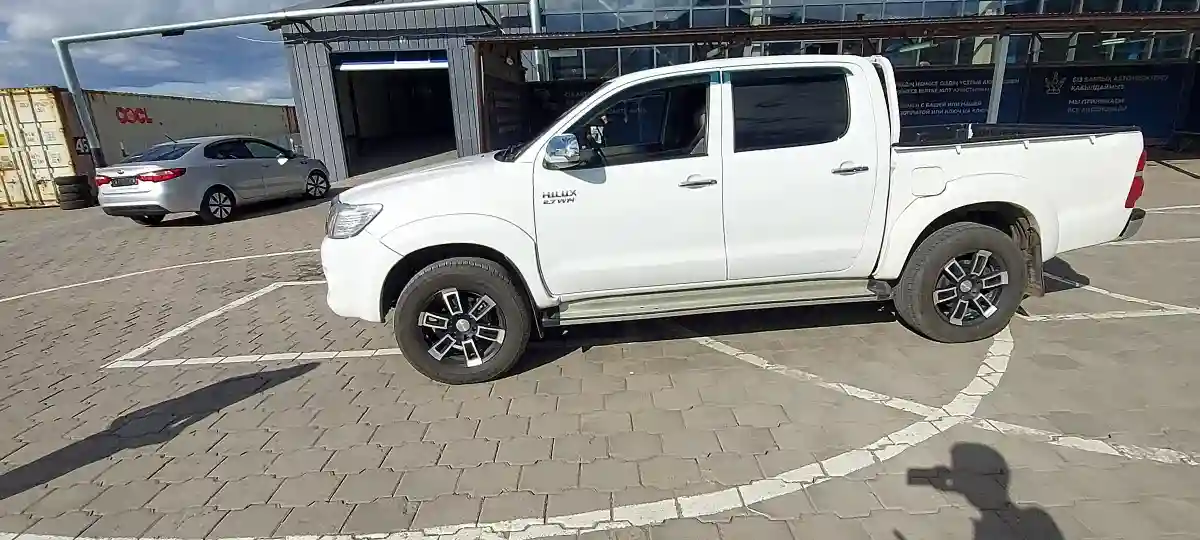 Toyota Hilux 2012 года за 10 500 000 тг. в Караганда