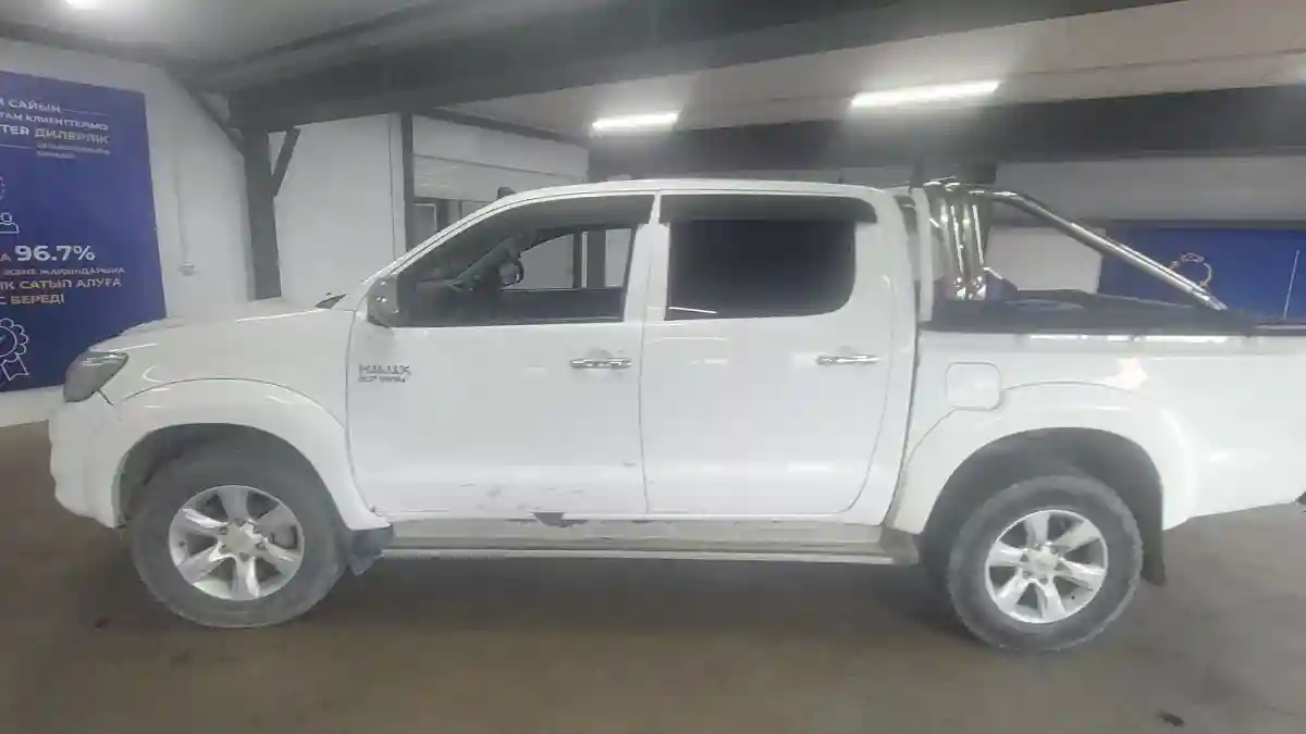 Toyota Hilux 2013 года за 8 000 000 тг. в Астана