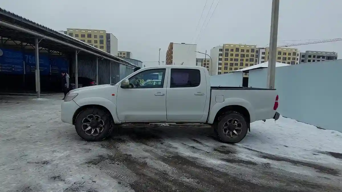 Toyota Hilux 2014 года за 8 000 000 тг. в Алматы